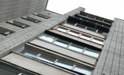 В Новоюжном районе Чебоксар под окнами многоэтажки найдена самоубийца