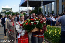 В Чебоксарах состоялось возложение цветов к памятнику Константина Иванова в честь его 125-летия