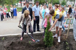 Елена Бережная заложила в Чебоксарах 