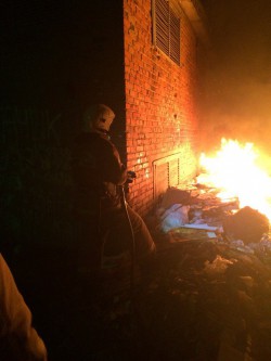В Чебоксарах рядом с жилым домом на открытой площадке произошло возгорание