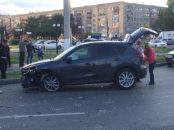 На Эгерском бульваре в Чебоксарах столкнулись два автомобиля