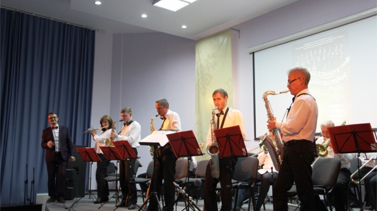 Концерт «Парад солистов и ансамблей» (6+)