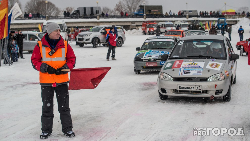 Автомобильные гонки на льду 