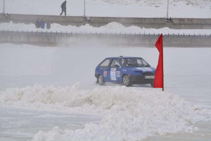 Автомобильные гонки на льду 