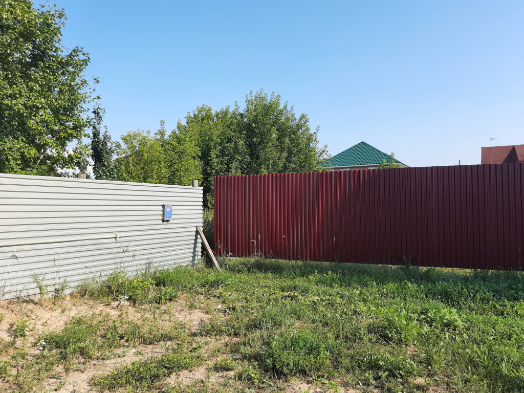 Чебоксарец лазает в свой дом через огороды и дырки в заборе, а его соседи  платят деньги за проезд к домам