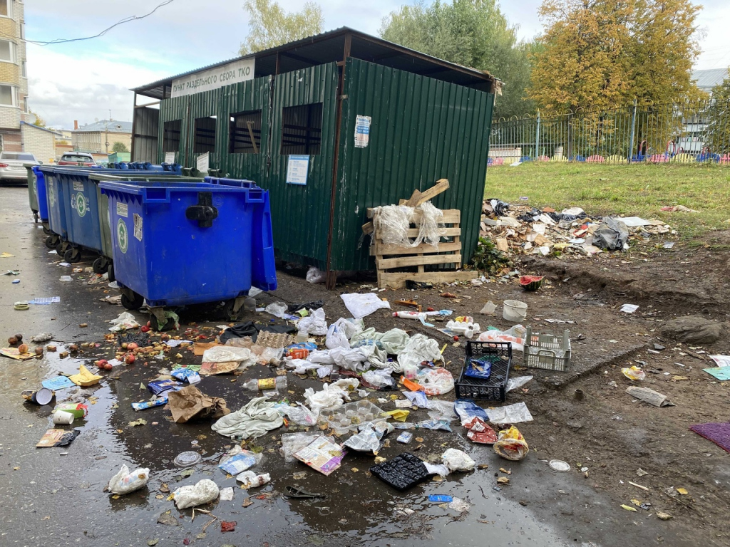 Семья бомжей, которая летом жила на помойке в центре Чебоксар, не может  снять жилье: 