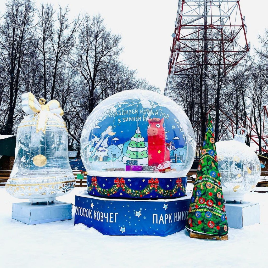 В Чебоксарах поставили пятиметрового Деда Мороза | 16.12.2021 | Порецкое -  БезФормата