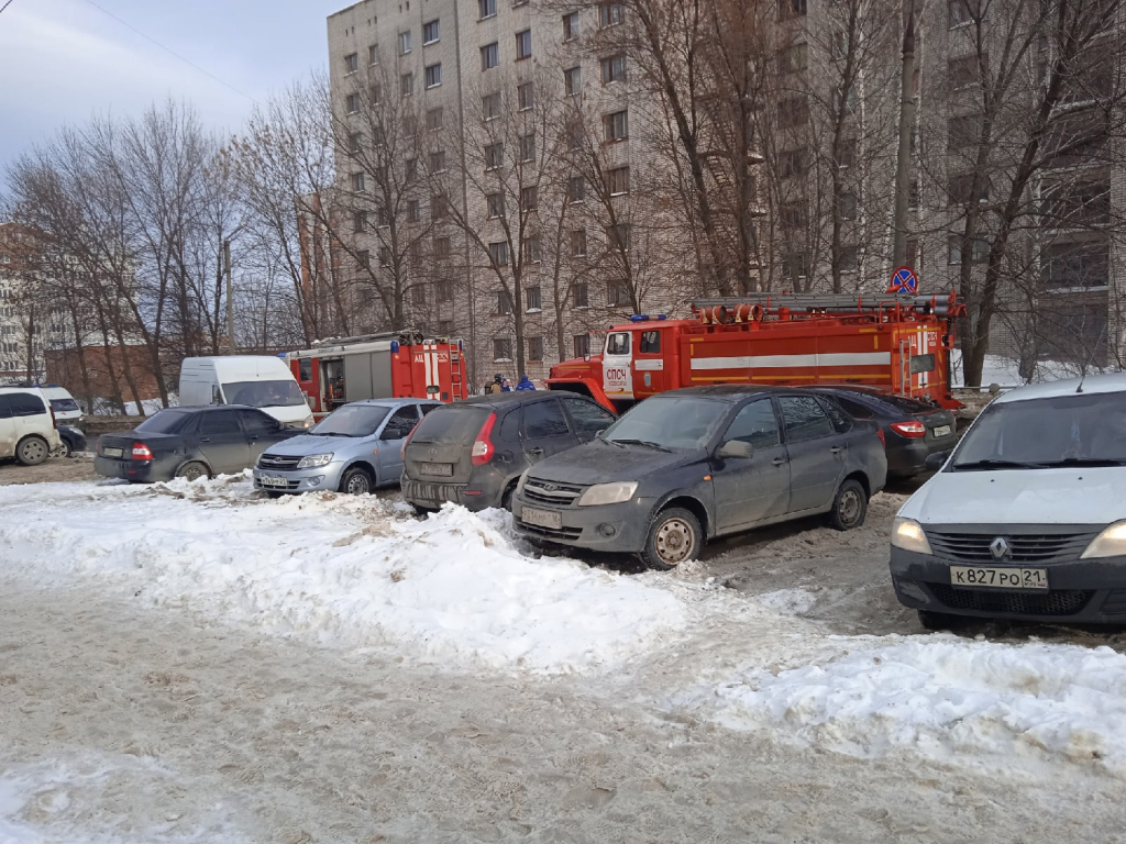 В Чебоксарах горит общежитие кооперативного института | 18.02.2022 |  Чебоксары - БезФормата