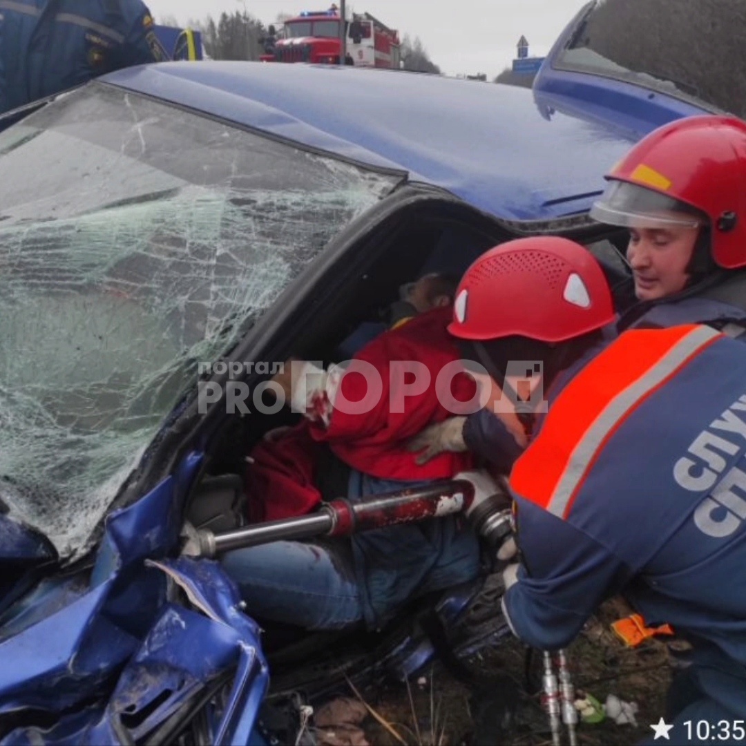 В Заволжье в столкновении Lada Kalina и микроавтобуса погиб человек