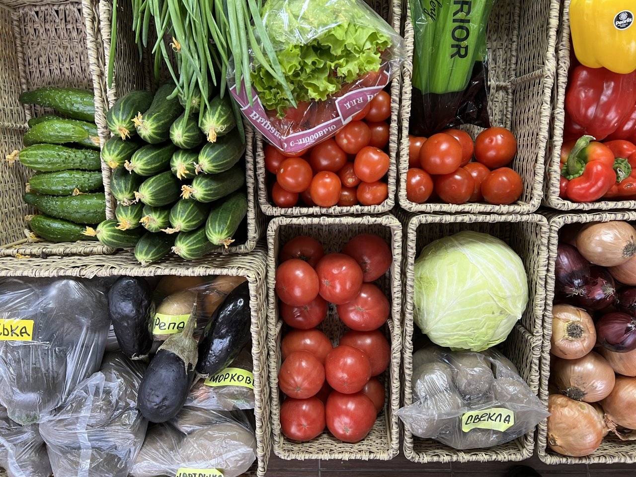Сколько стоит помидоры в магазинах. Сколько в среднем стоит кг помидоров на рынке и в магазине.