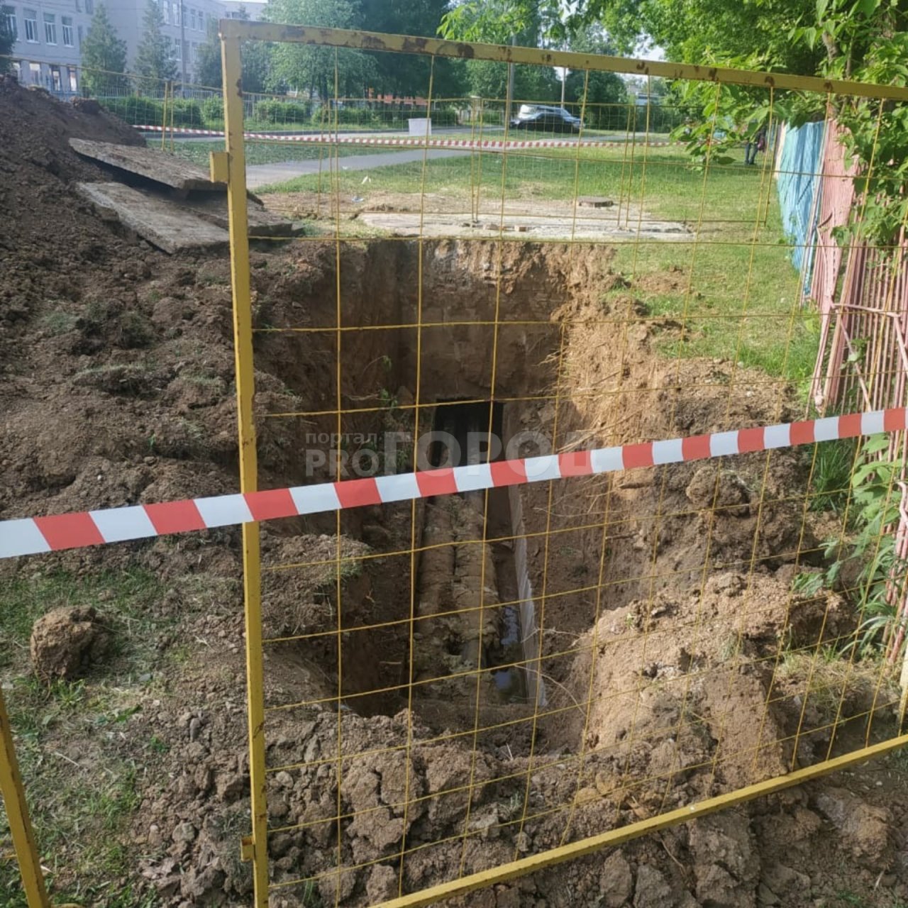 Жители Северо-Западного района живут неделю без горячей воды из-за утечек