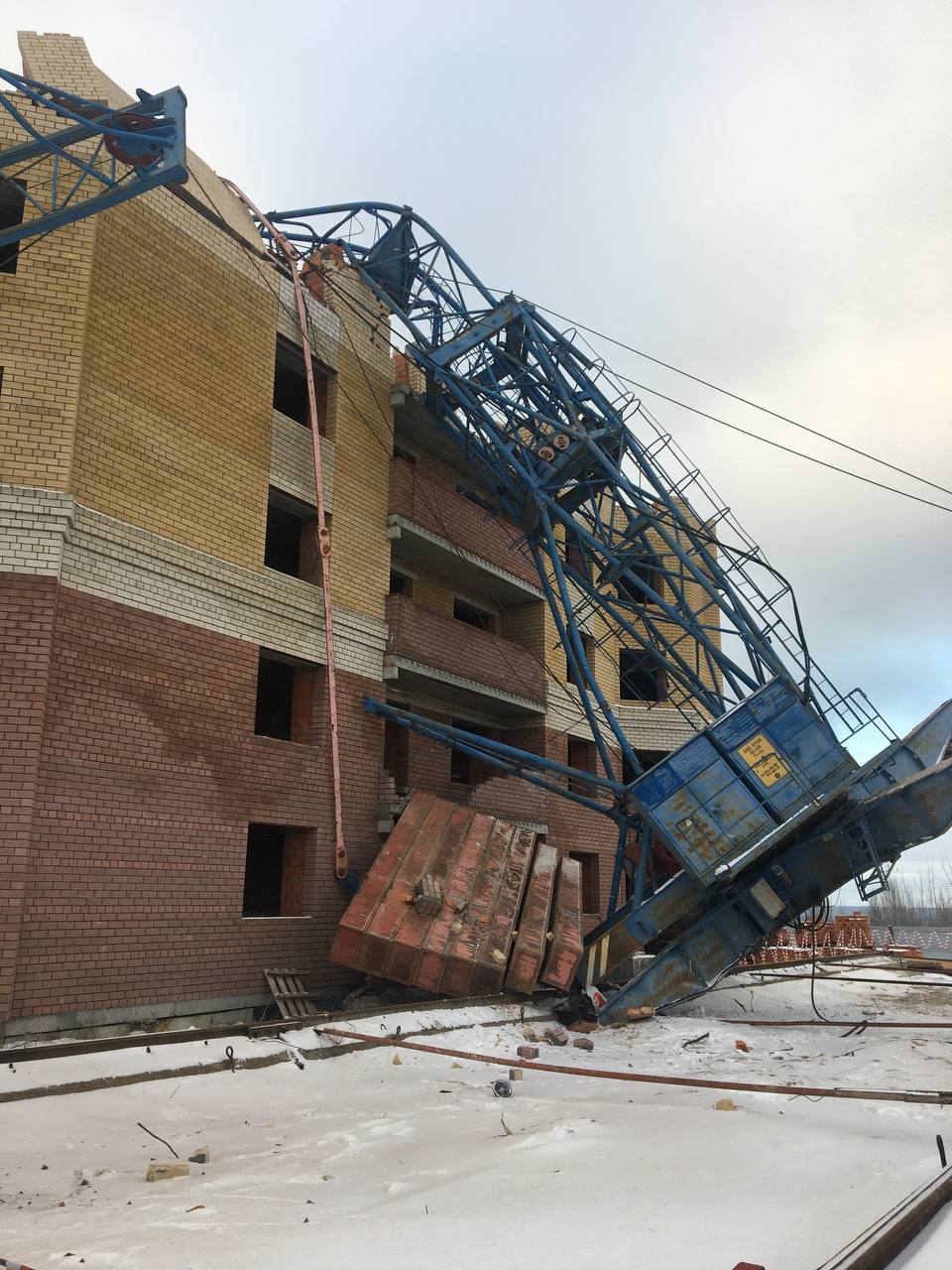 Прокуратура назвала причину падения крана на строящийся дом в Чебоксарах