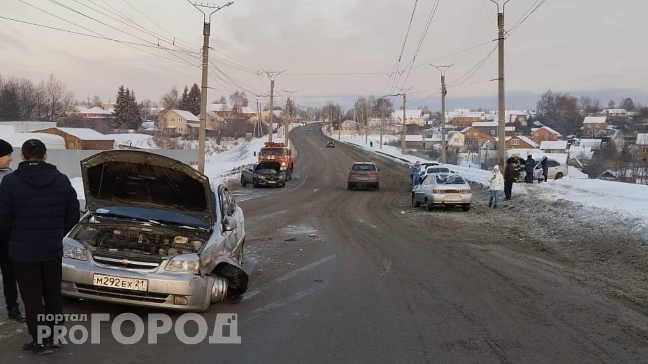 Массовое ДТП в Чебоксарах: столкнулись пять машин