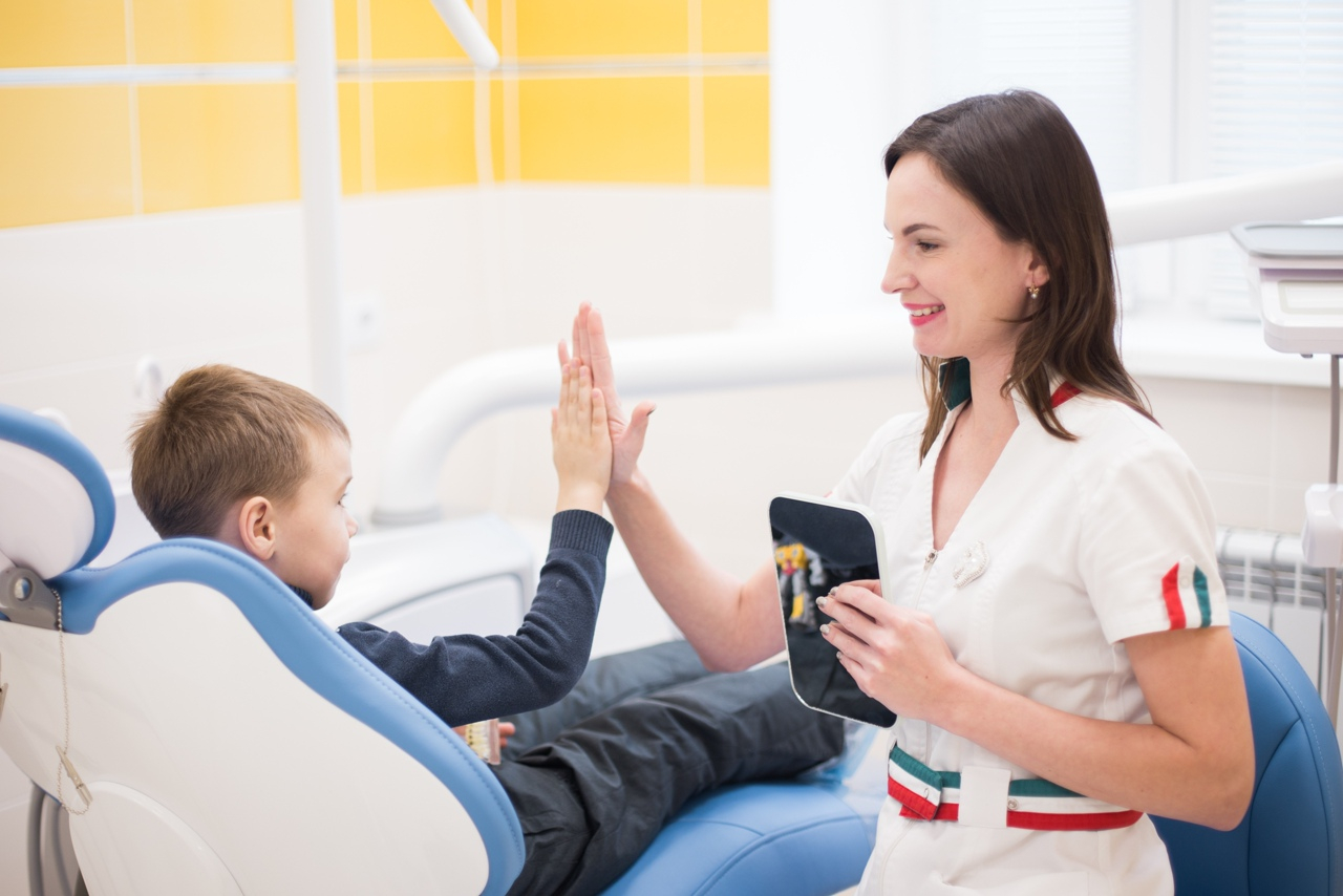 Нужно ли детям лечить молочные зубы?
