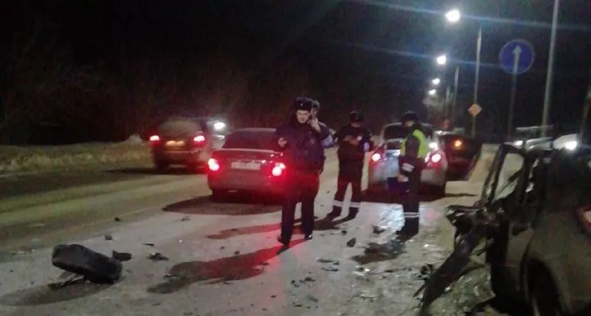 Фото к статье: В Чебоксарах в лобовую врезались "Гранта" и "Форд": есть пострадавшие