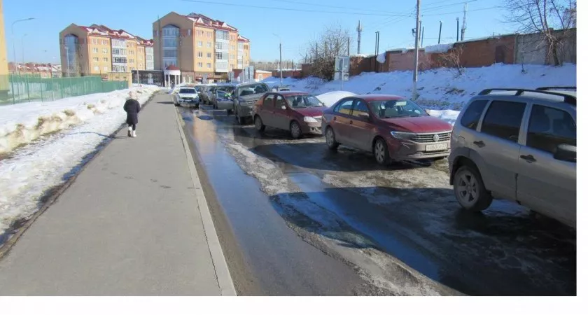 Фото к статье: В Чебоксарах таксист наехал на девочку и даже не заметил этого