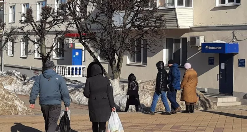Фото к статье: Николаев посоветовал безработным идти на госстройку и переучиваться на швей