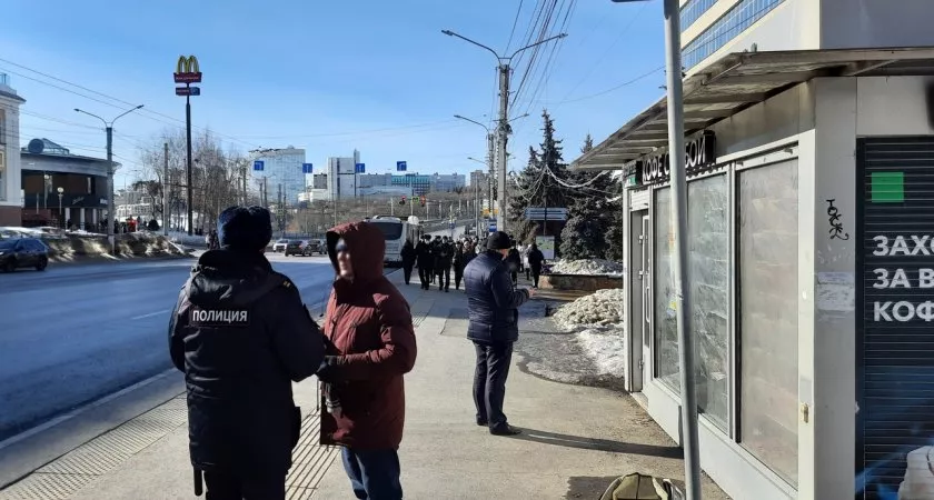 Фото к статье: За участие в антивоенных митингах задержали около десяти жителей Чувашии