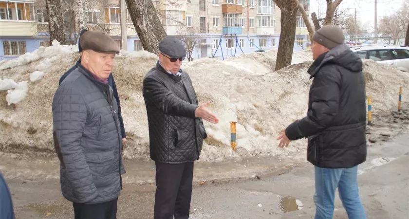 Фото к статье: Чиновники остались недовольны после утреннего обхода чебоксарских дворов
