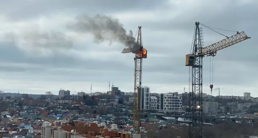 Фото к статье: В Чебоксарах загорелся башенный кран
