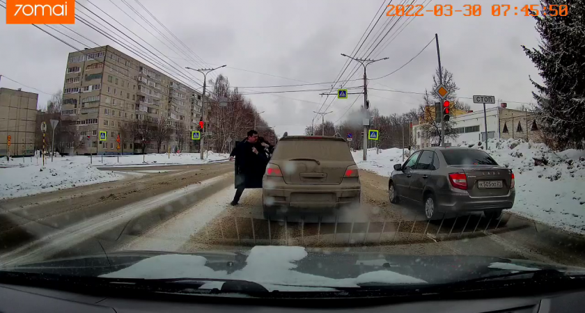 Два чебоксарских водителя устроили мордобой посреди дороги