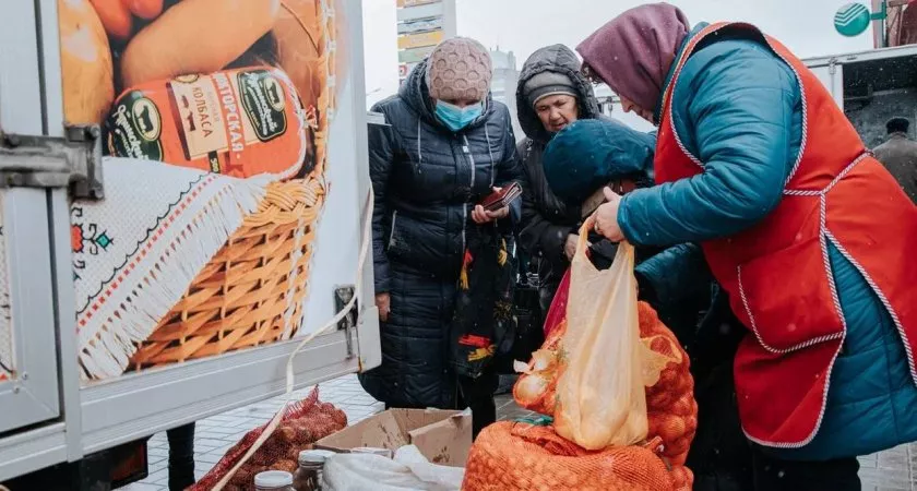 Фото к статье: Картофель, мясо и чаи на развес: в Чебоксарах прошел первый день фермерских ярмарок