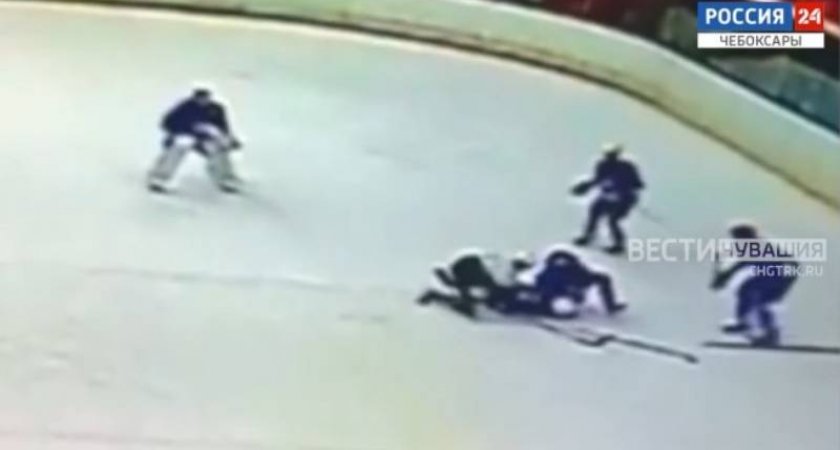 В Минспорте Чувашии прокомментировали смерть хоккеиста во время матча