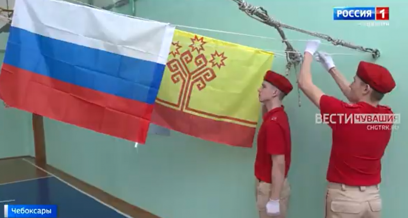 В школах республики учебную неделю начинают с исполнения гимнов России и Чувашии