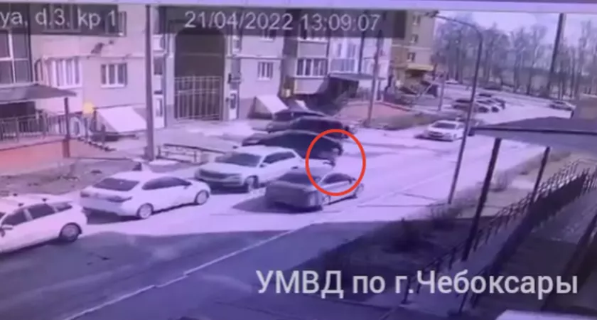Фото к статье: В Чебоксарах произошло ДТП с участием 6-летней девочки