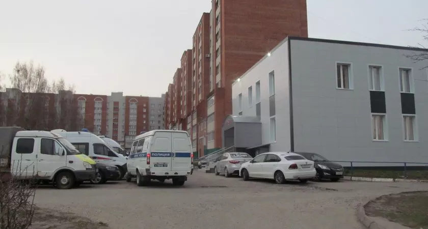 Фото к статье: Чебоксарец попытался завести машину скорой ключом от квартиры и угнать ее