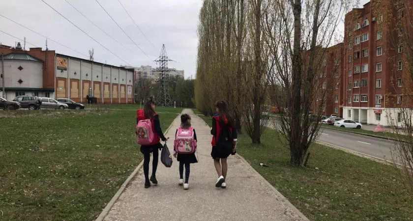 Фото к статье: С завтрашнего дня начнется прием заявлений на новое пособие на детей от 8 до 17 лет