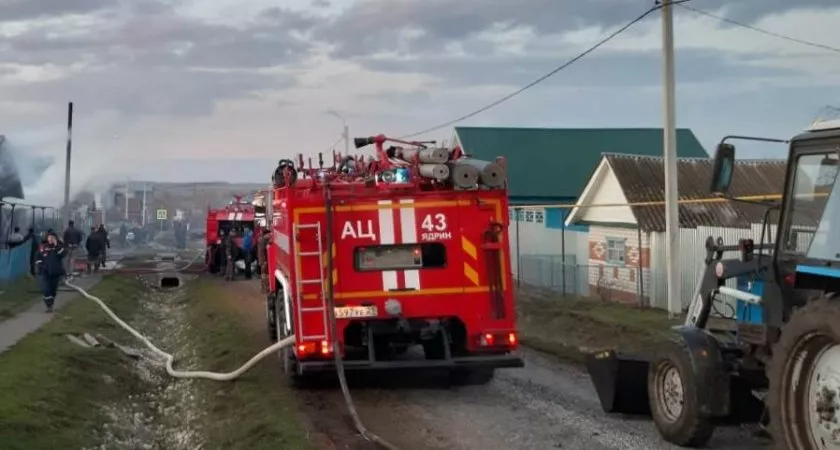 Фото к статье: В Чувашии из-за пожара эвакуировали 20 человек