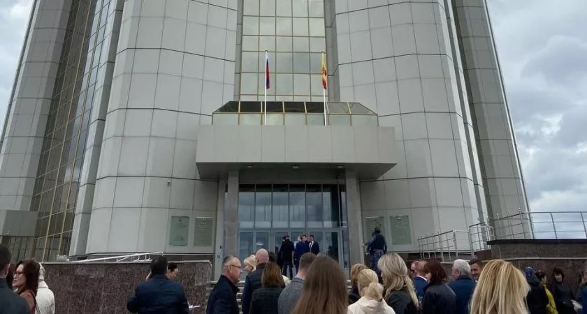 Фото к статье: Почему из Дома правительства эвакуировали больше 400 человек