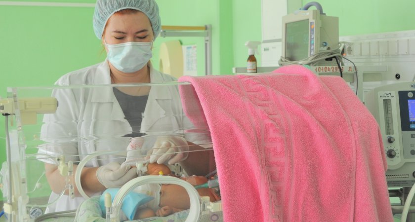 Чебоксарские врачи выходили малышку, родившуюся с весом 800 грамм