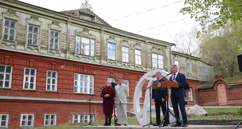 Фото к статье: В Ульяновске открыли памятник чувашскому алфавиту
