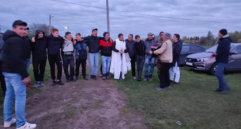 Фото к статье: Проводы в армию по-чувашски: 12 кг полотенец, песни под гармошку и другие традиции