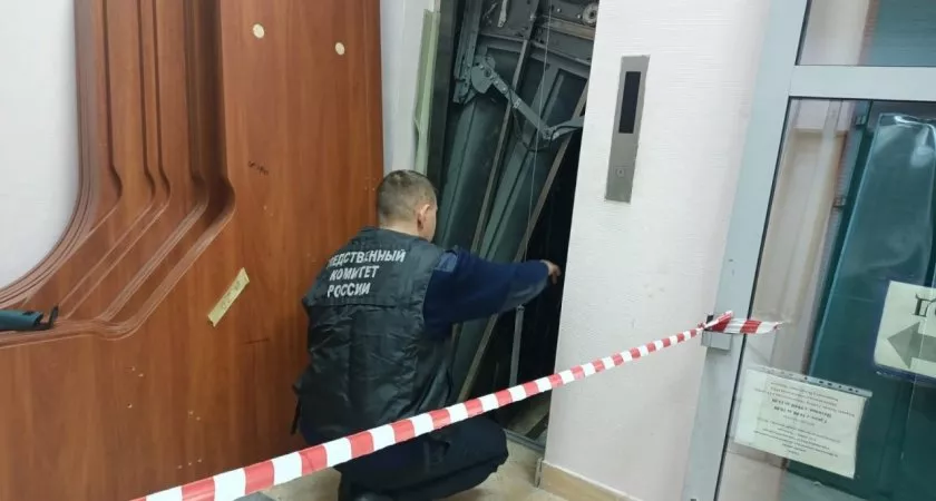 Фото к статье: В Чувашии следователи выяснили, почему в здании МФЦ рухнул лифт