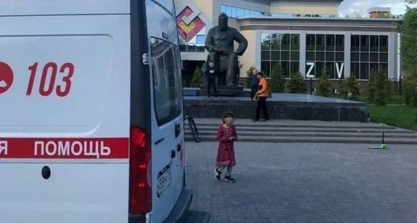 Фото к статье: Прокуратура заинтересовалась ЧП, где плита от памятника упала на ребенка