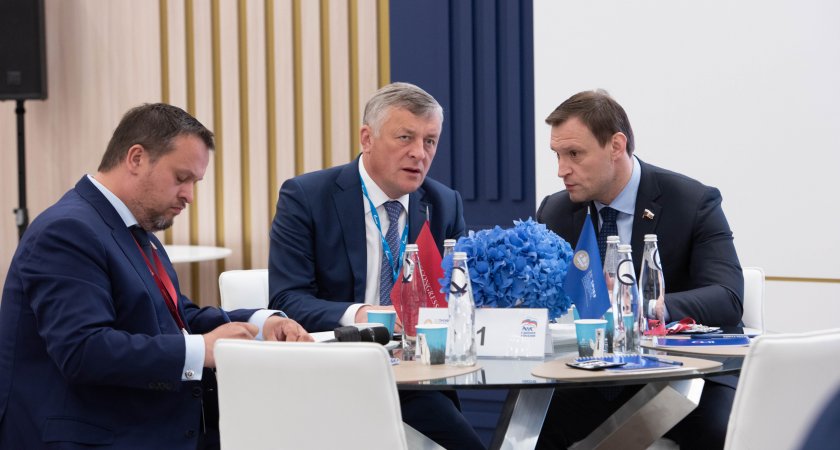 На площадке "Единой России" губернаторы рассказали об итогах развития регионов