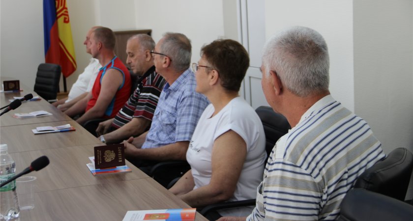12 человек из ЛНР и ДНР получили российское гражданство: "Чувашская земля приняла радушно"