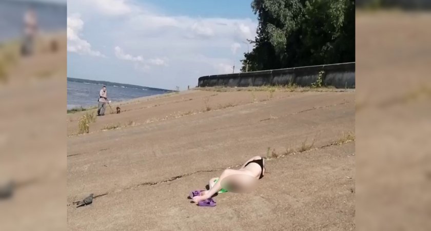 На Московской набережной горожан шокировала голая женщина: "Устроила нудистский пляж!"