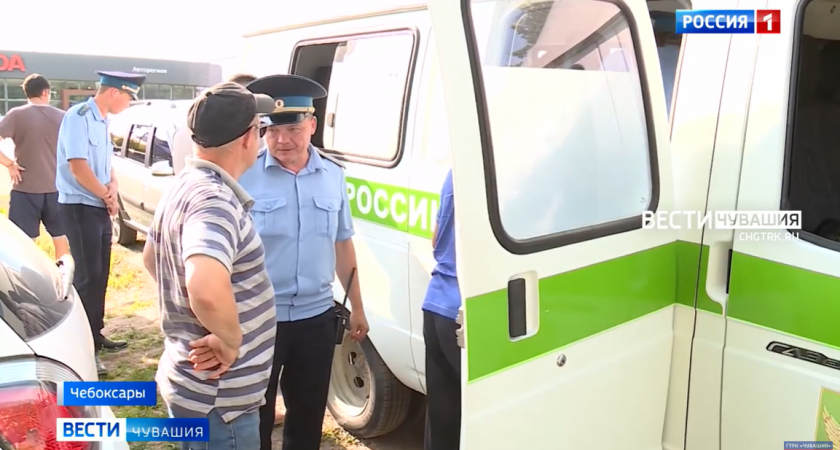 На выезде из Чебоксар ловили водителей-неплательщиков по ЖКУ: некоторые авто арестовывали
