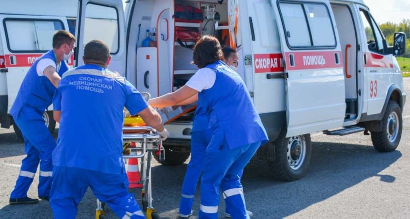В Чувашии медики скорой спасали пострадавших в ДТП на М7 женщин и детей