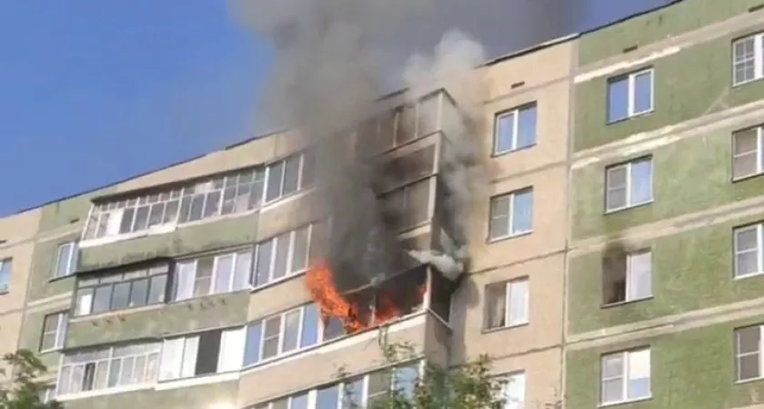 Фото к статье: В чебоксарской девятиэтажке полыхает квартира