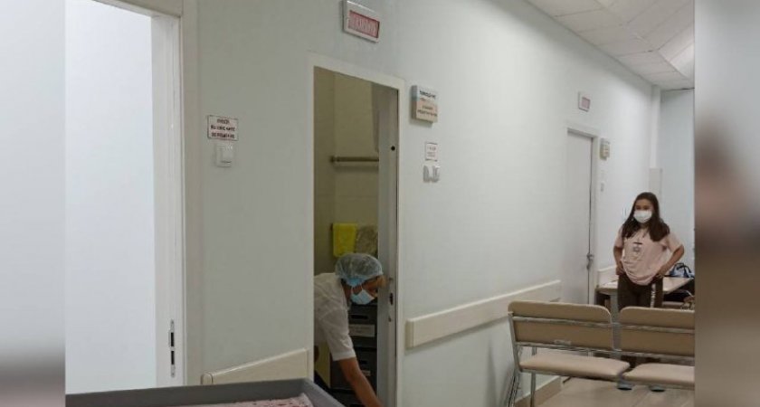 В Чебоксарах из-за дождя в детской больнице обвалился потолок