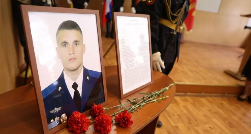 Фото к статье: Родителям военного, погибшего в спецоперации, вручили Звезду Героя России