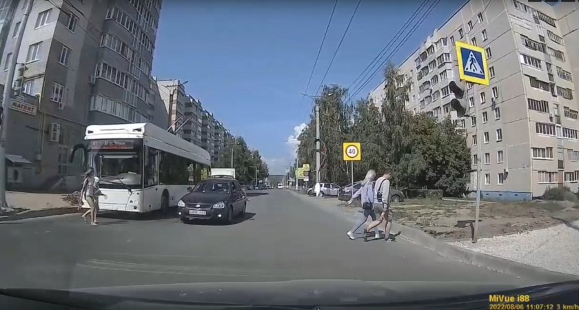 В Чебоксарах по видео нашли и накажут дерзкого водителя "Приоры"