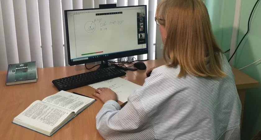 Фото к статье: Троим учителям из Чебоксар дали по 20 тысяч от главы Чувашии