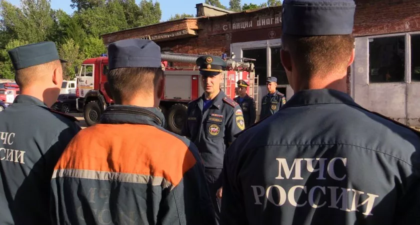 Фото к статье: Пожар на болотах соседнего региона отправились тушить пожарные Чувашии