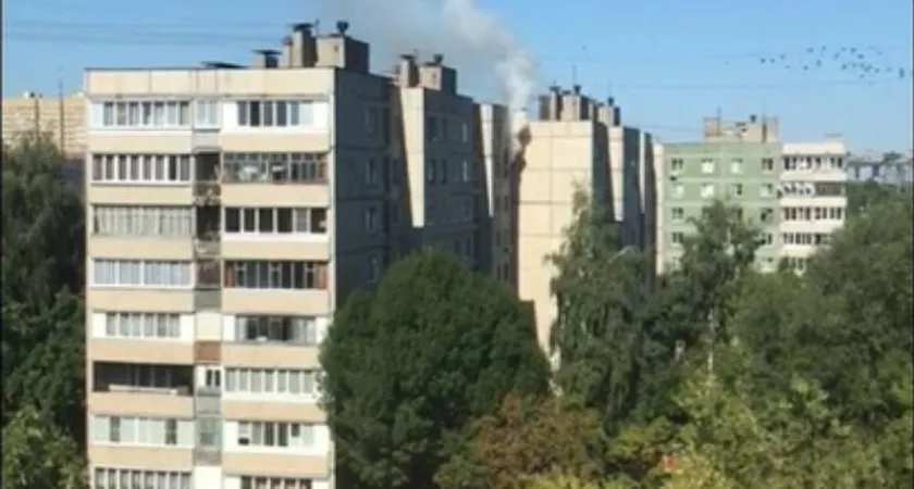 Фото к статье: В Чебоксарах в доме на восьмом этаже загорелась квартира: есть пострадавшие